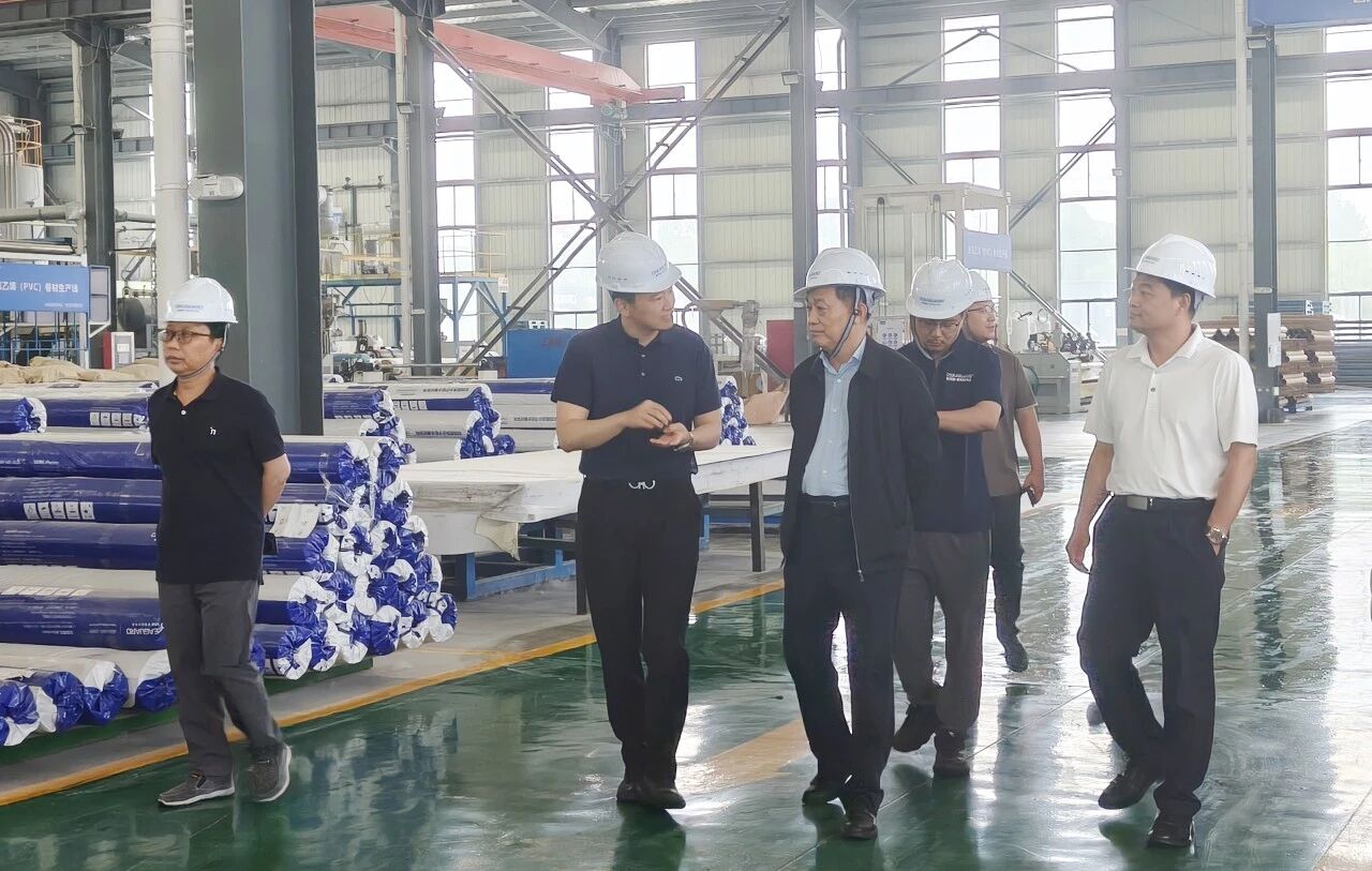 President Hu Xibao visited the factory area in person